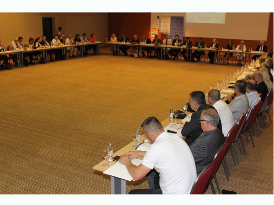 U organizaciji Zajedničke komisije za evropske integracije PSBiH, u Vitezu održan Okrugli sto o borbi protiv korupcije i organiziranog kriminala